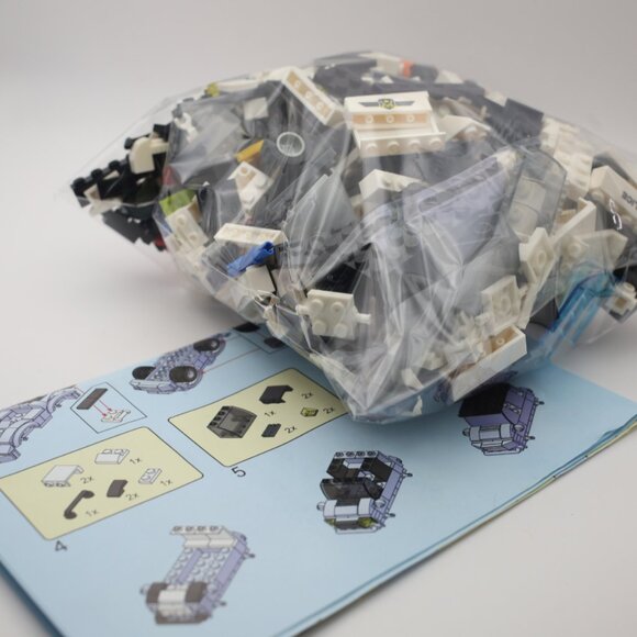 Lot of 1.283 Pounds of Legos that include Lego City SWAT Team pieces - Picture 8 of 10